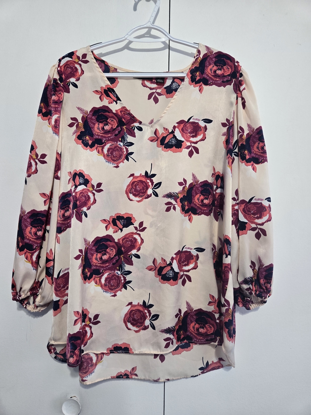Halogen Floral Blouse XL Cream Pink 3/4 Sleeve‎ V-Neck Top NWOT
